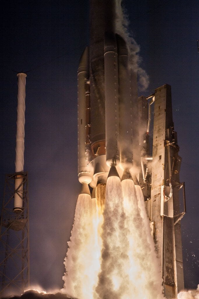 atlas v night launch