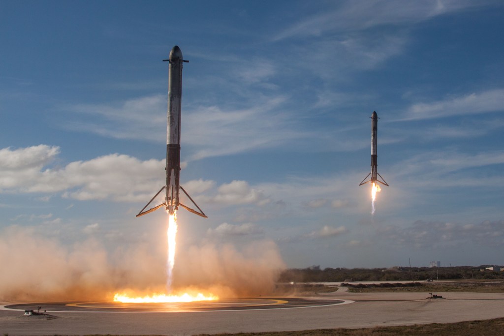 Falcon Heavy side booster landing, Falcon Heavy Demo Flight, landing zone 1, landing zone 2