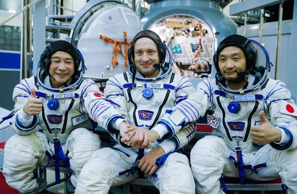 main crew, Soyuz MS-20 mission, Yusaku Maezawa, Alexander Misurkin, Yozo Hirano, Sokol KV-2 suits